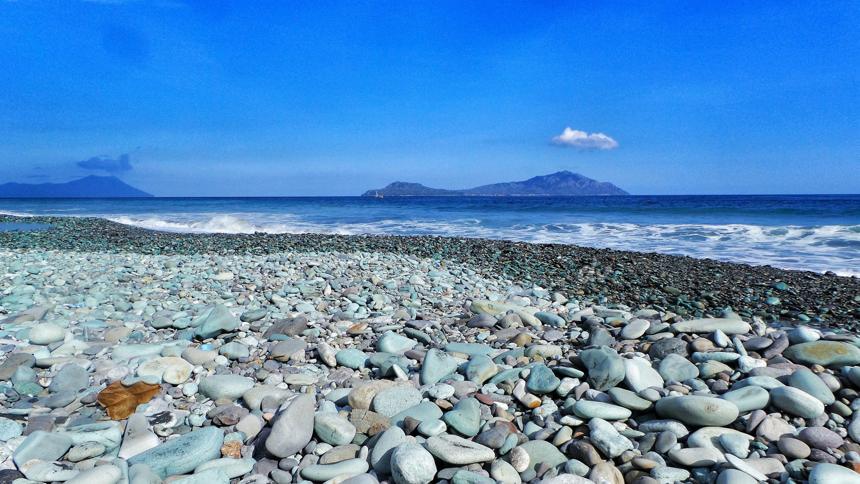 Gemerlap Warna Warni Pantai Penggajawa Daily Voyagers